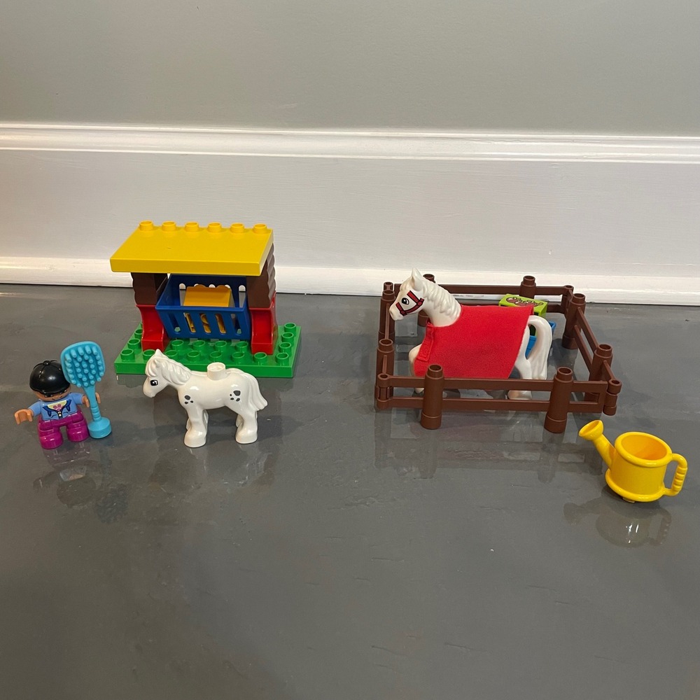 LEGO Duplo 10806 Horse Set Stable Farm White Ponies Rider Accessories Equestrian